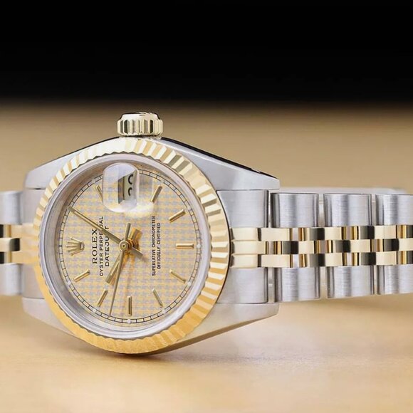 Rolex 18k Ladies Yellow Gold Watch! Mint! main image 5